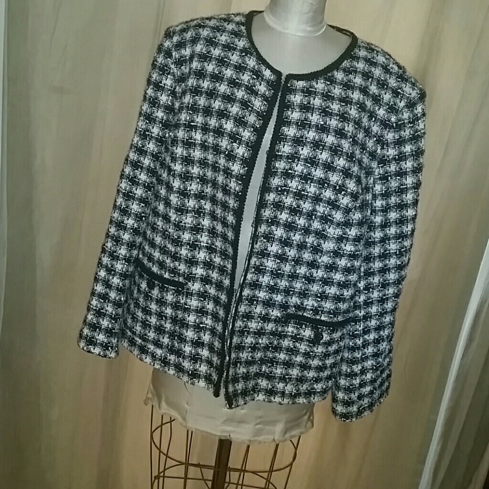 Tahari Jacket/Blazer